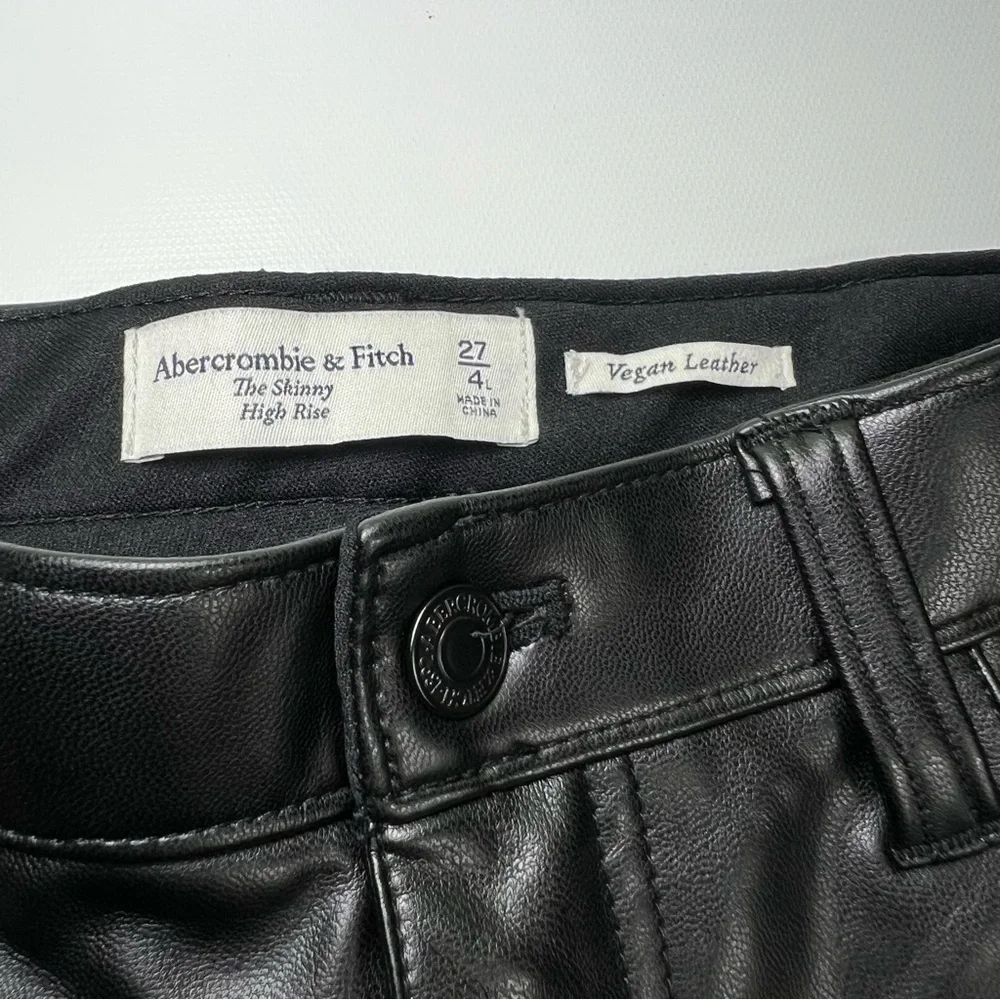 ABERCROMBIE & FITCH the skinny high rise black vegan leather pants size 27/4 - Picture 4 of 9